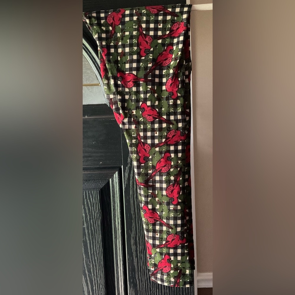 LuLaRoe Cardinal Leggings OS